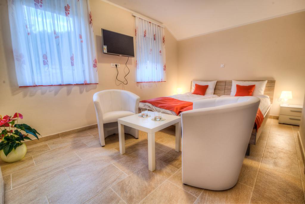 Dobra Hisa Zdravja Cicarija Hotel Golac Bagian luar foto